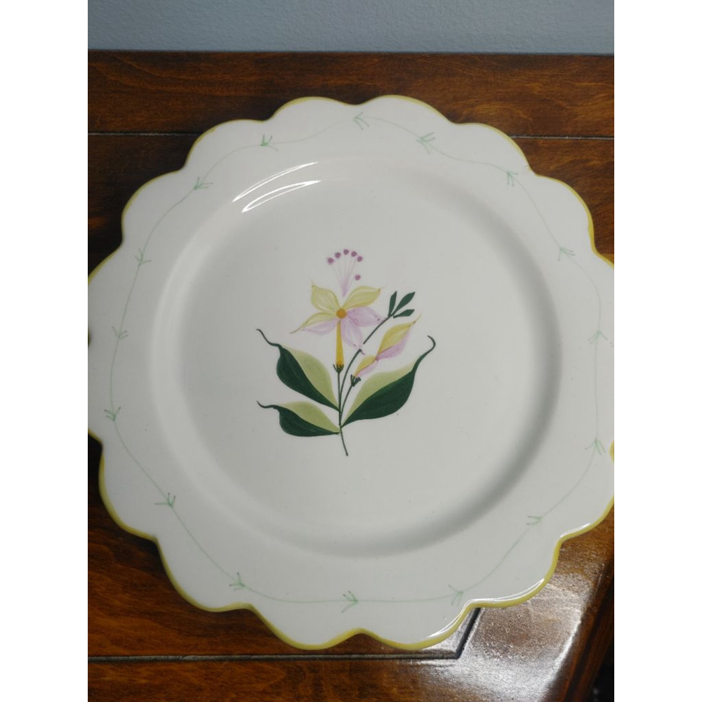 Vintage SECLA Portugal hand-painted 8" scalloped floral ceramic dessert plates - Picture 3 of 9